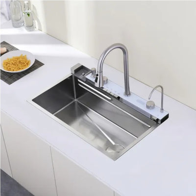 Specially engineered to lock in moisture, dust, and grease instantly, leaving delicate surfaces entirely streak-free.